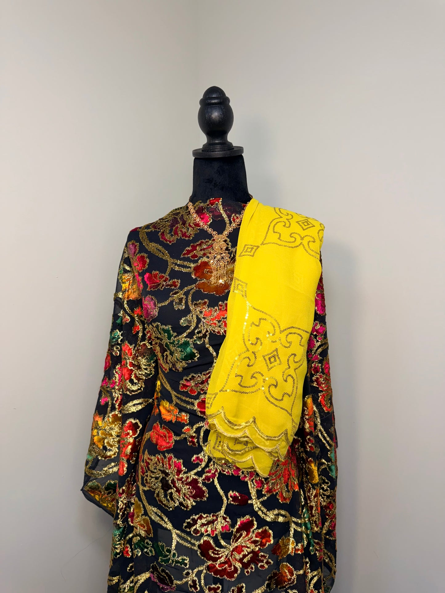 Rainbow and Black Maqbal Dirac Set