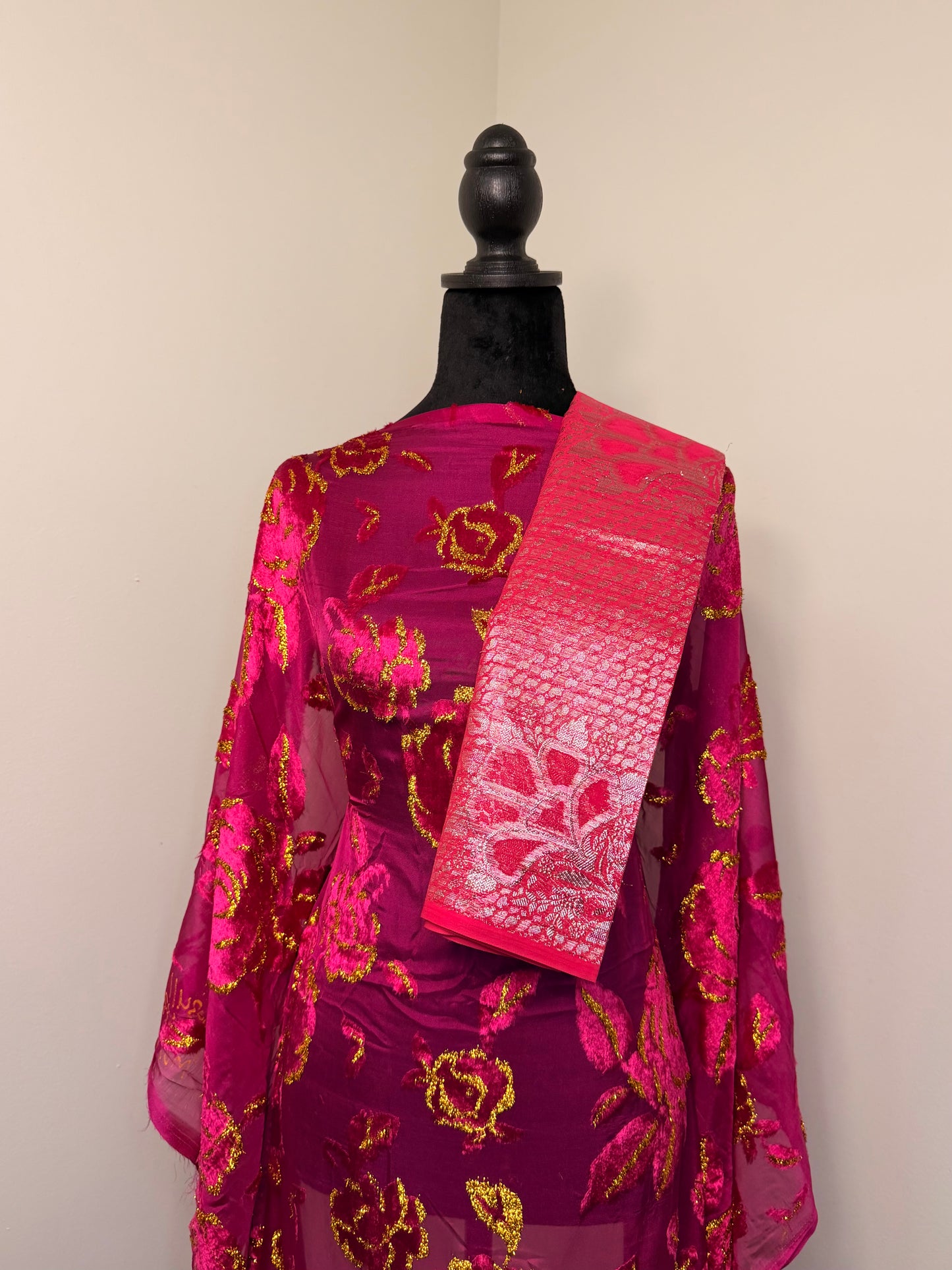Hot Pink and Gold Rose Maqbal Dirac Set